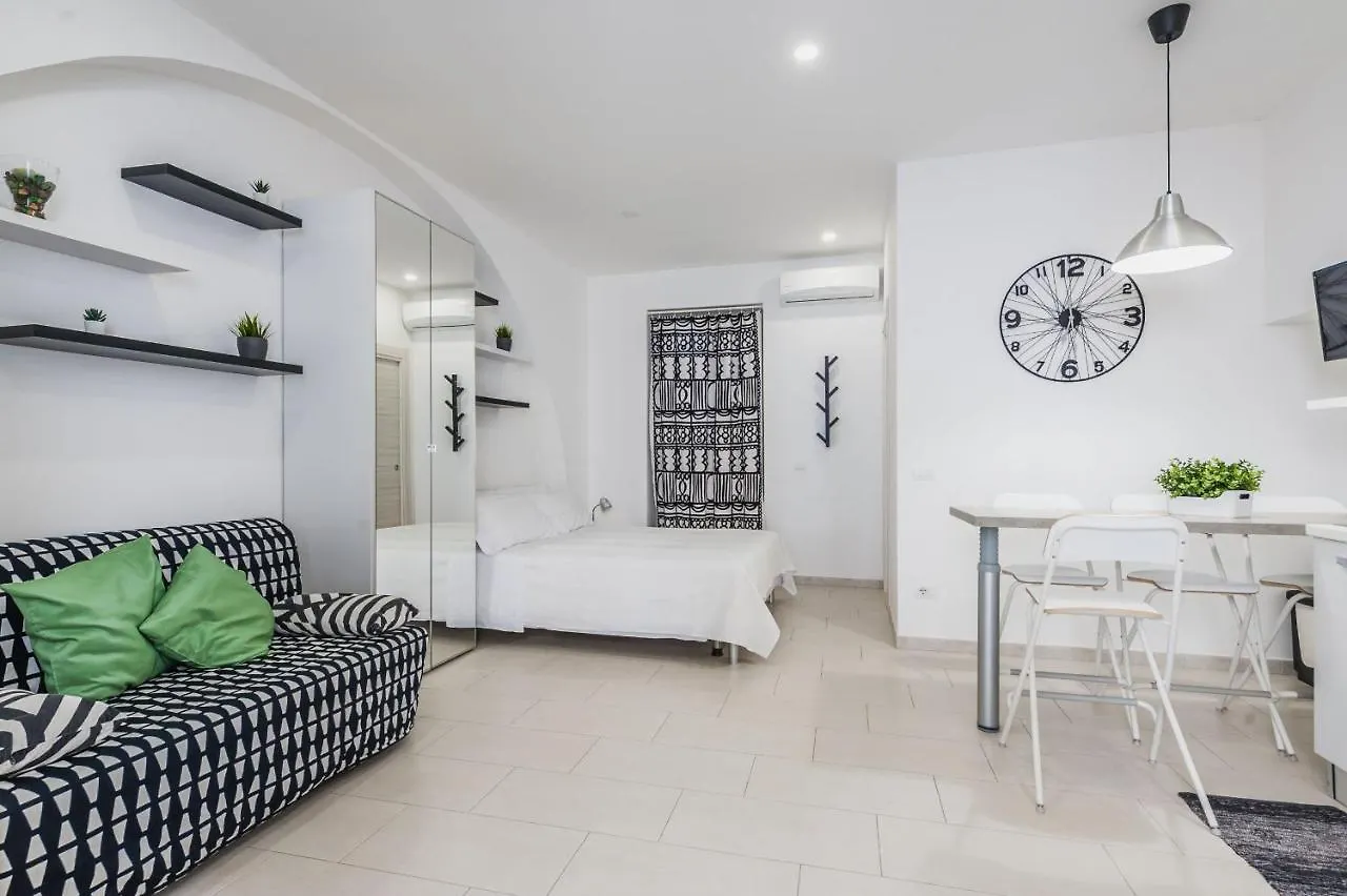 Black And White Apartment By Wonderful Italy Catania