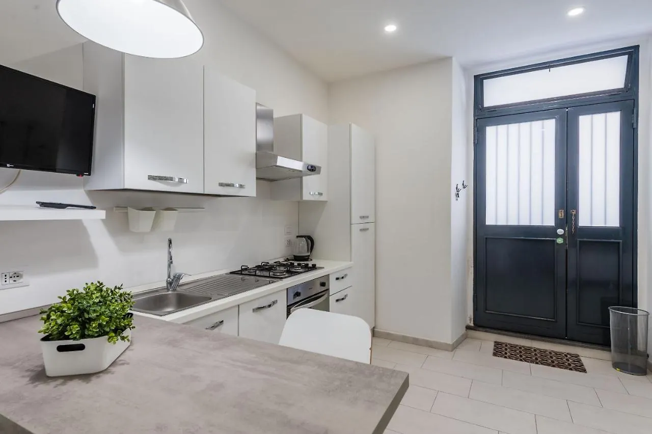 Black And White Apartment By Wonderful Italy Catania