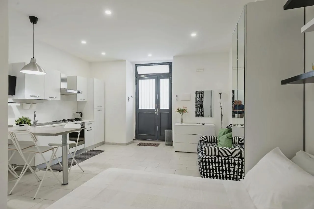 Black And White Apartment By Wonderful Italy Catania