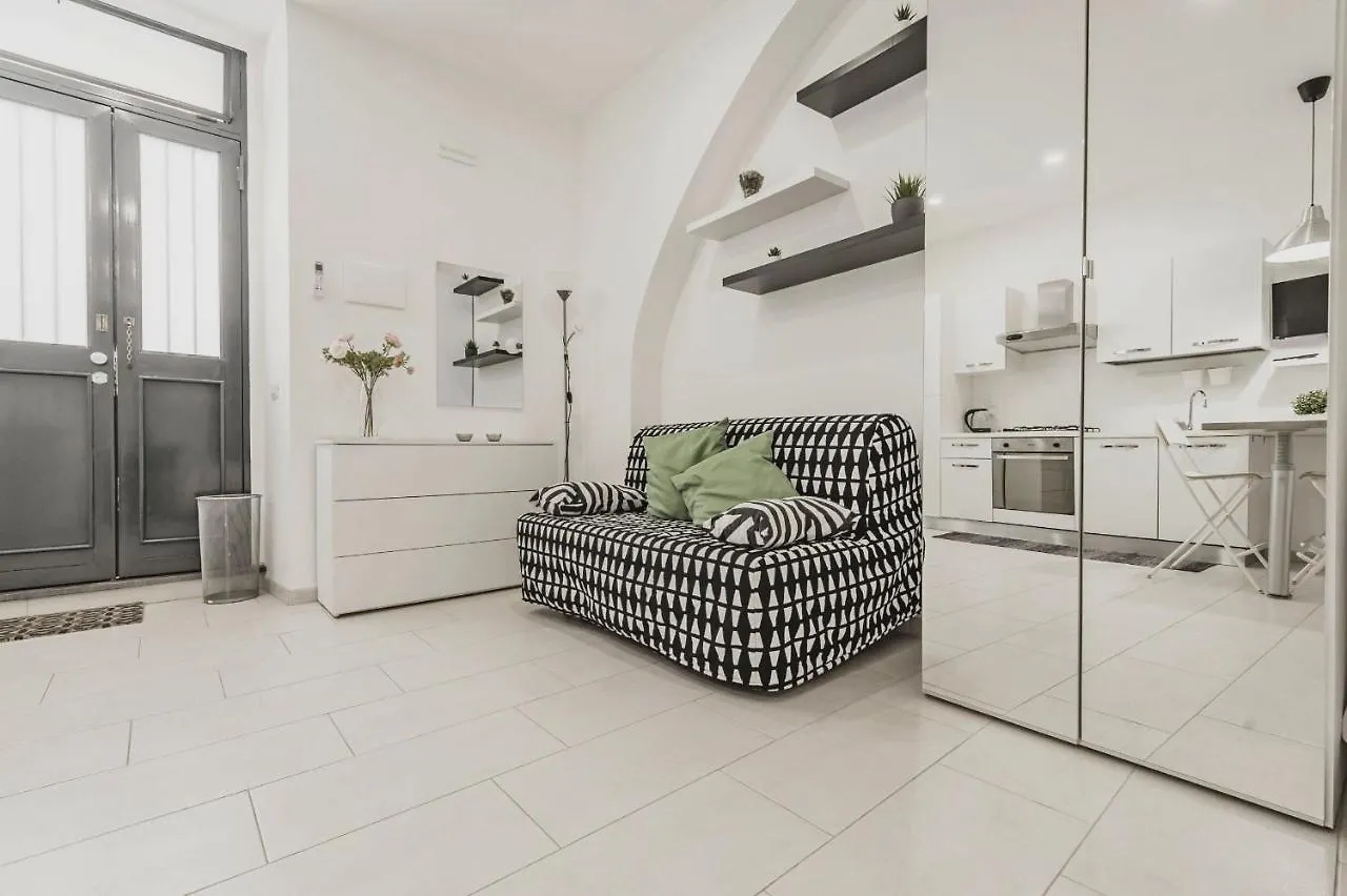 Black And White Apartment By Wonderful Italy Catania