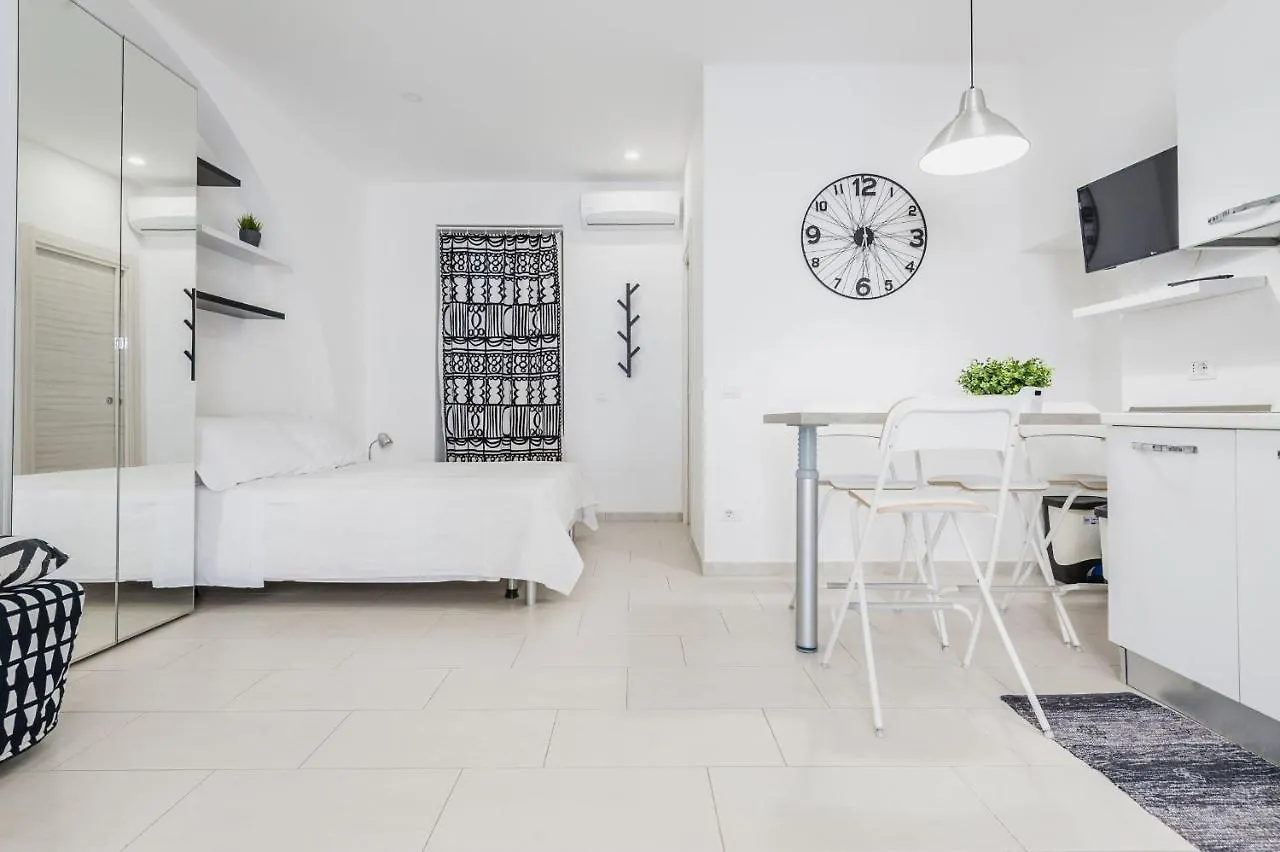 Black And White Apartment By Wonderful Italy Catania 0*,  Italy