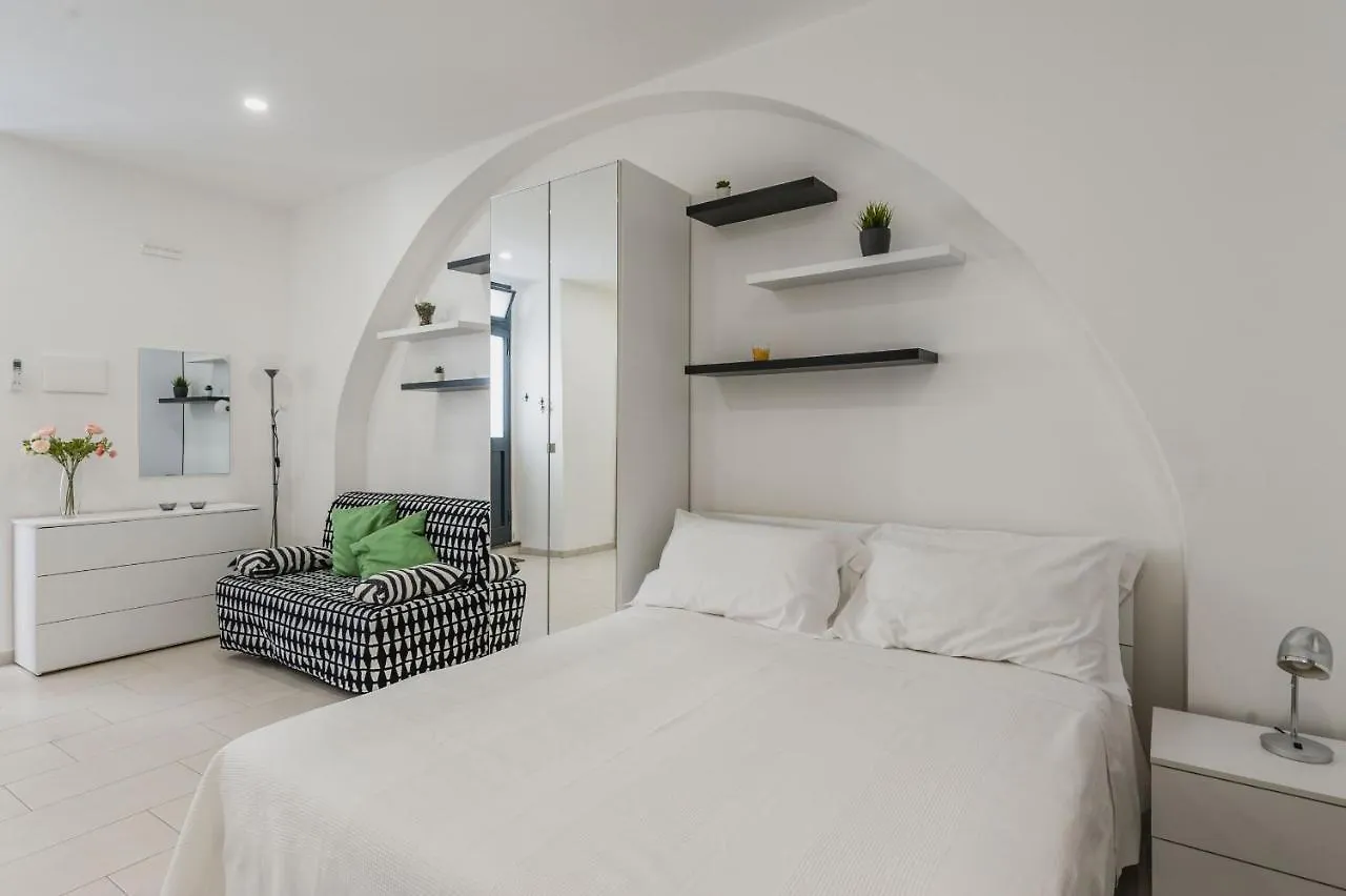 Black And White Apartment By Wonderful Italy Catania 0*,